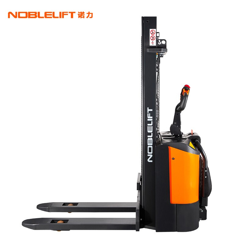 诺力电动堆高车